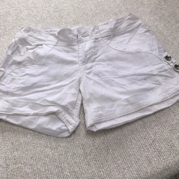 Powder Room size medium white shorts. Lots of buttons and pockets. - Picture 1 of 8